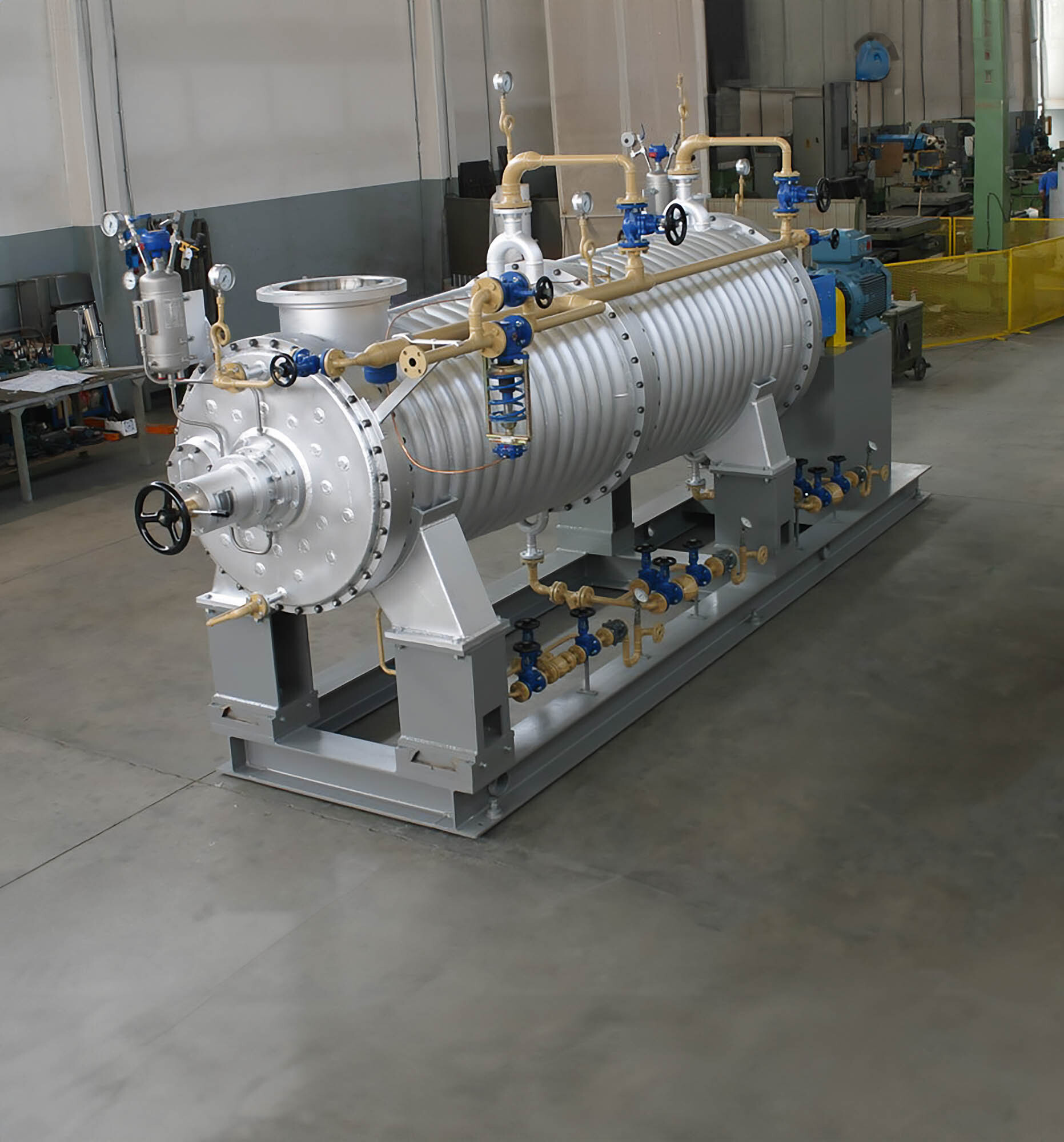 Horizontal thin film evaporator