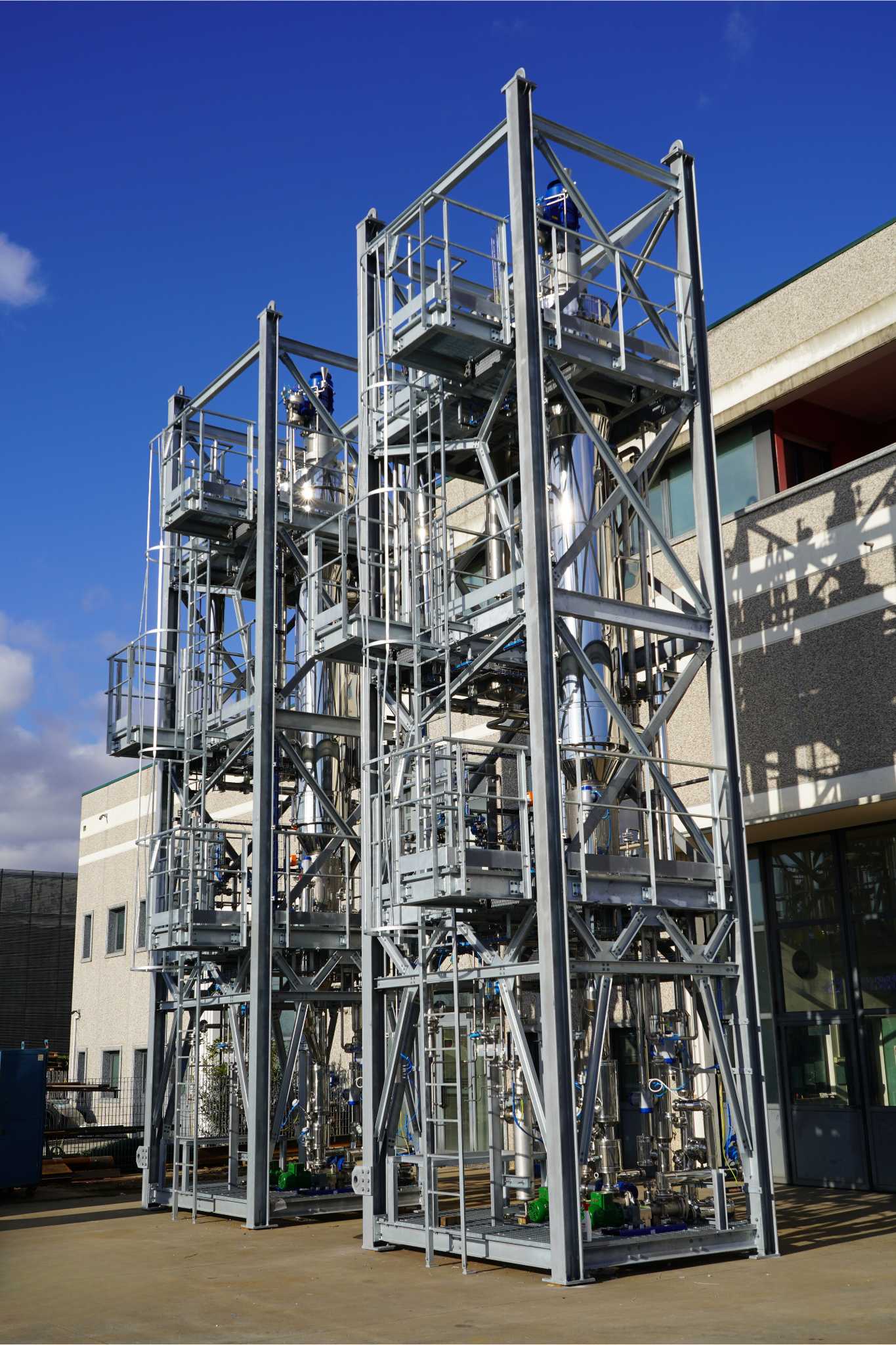 Spent solvent recovery plant